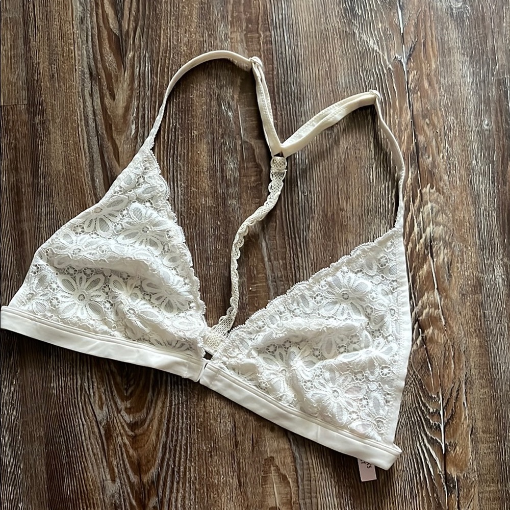 Victoria’s Secret White Floral Lace Bralette